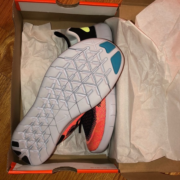 NIKE SNEAKERS - Picture 2 of 3